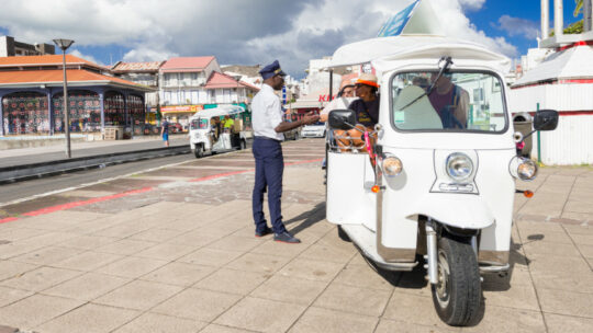 TukTuk Pilote Place de la Victoire Marché de la Darse